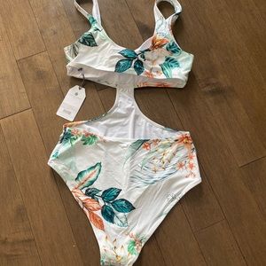 Magnifique Everyday Sunday bathing suit!
